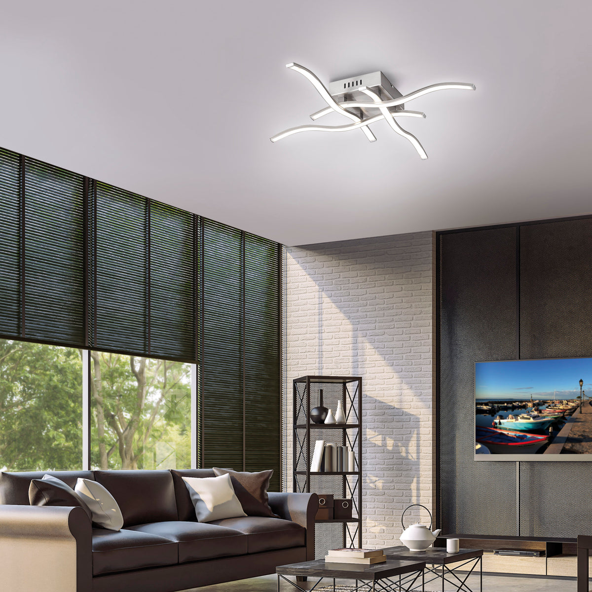 Mise en ambiance dans un salon contemporain, plafonnier fixé au plafond au-dessus du canapé.