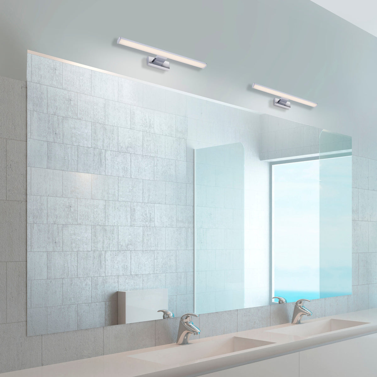 Mise en ambiance dans une salle de bain, applique fixée au-dessus d'un grand miroir