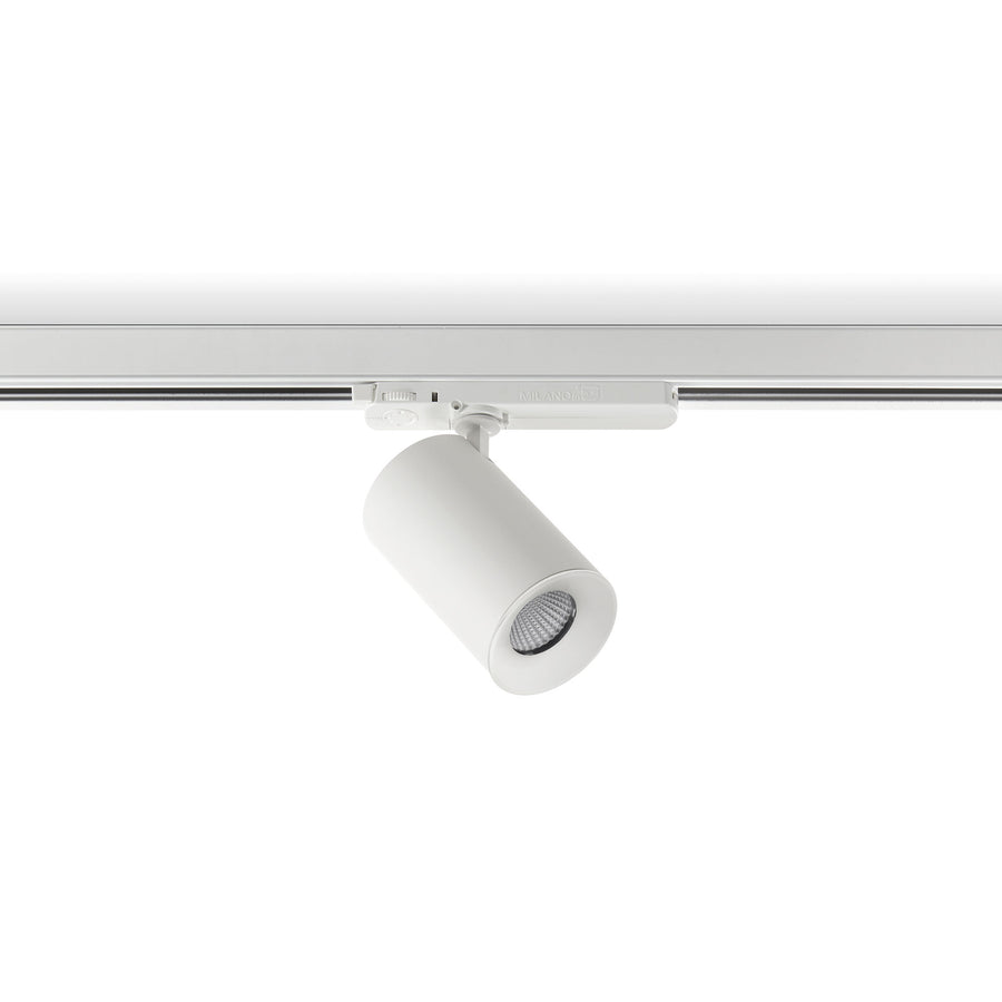 Spot blanc cylindrique fixé sur rail, orienté vers le bas, sur fond blanc.