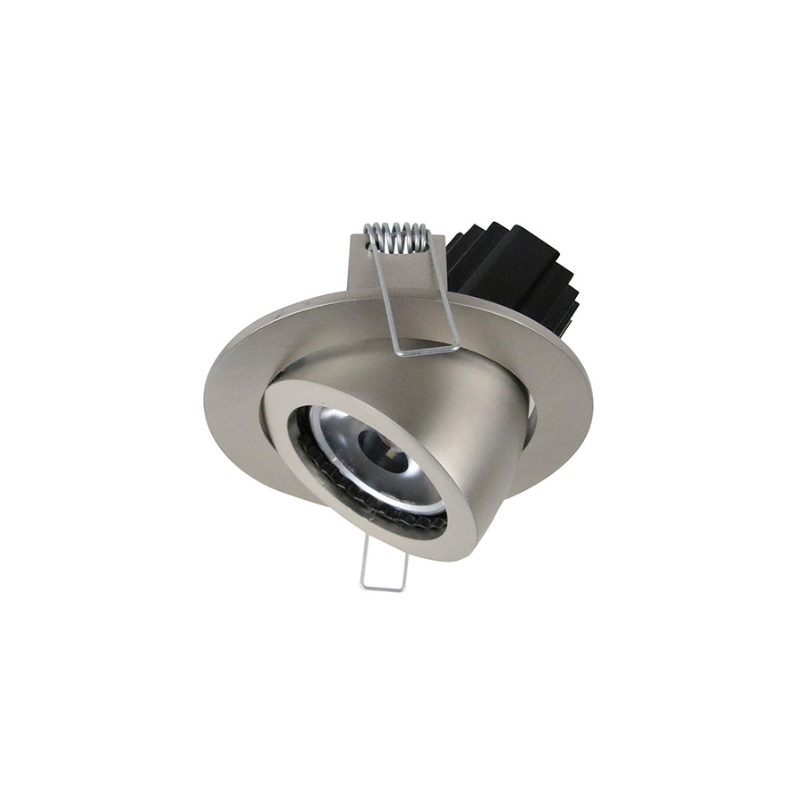 Modèle nickel satiné du spot orientable, vue rapprochée sur la collerette et le système d’encastrement.