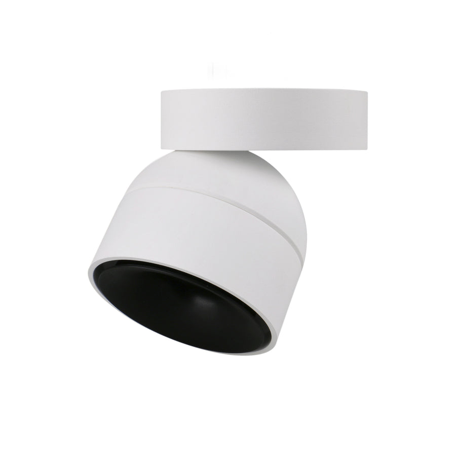 Spot blanc incliné avec intérieur noir, vu de trois quarts.