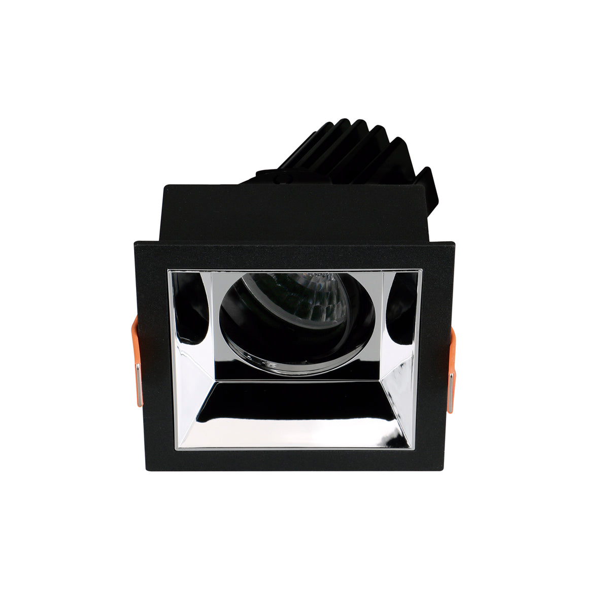 Vue frontale du spot encastrable carré noir, déflecteur chromé réfléchissant et module LED orientable.