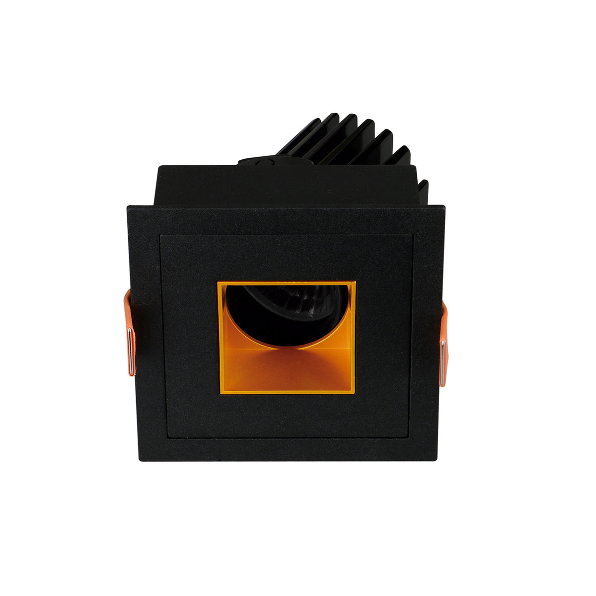 Détail du spot encastrable noir avec réflecteur orange et grille interne visible.