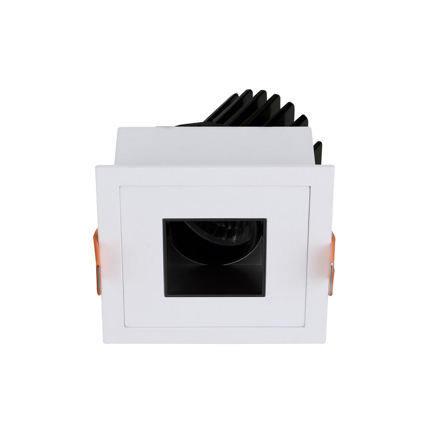 Face avant du spot avec cadre intérieur noir, lentille ronde et grille de dissipation arrière