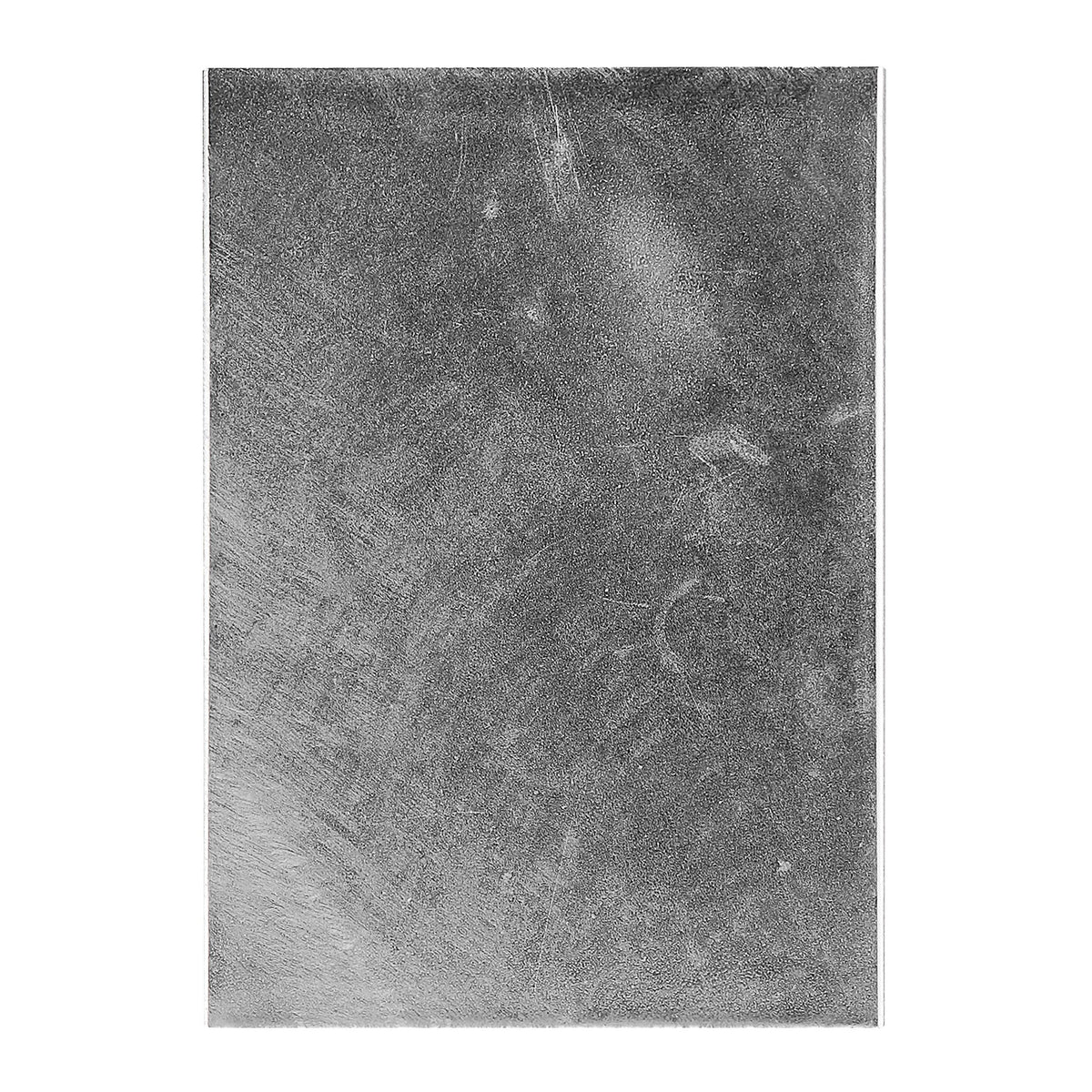 Gros plan sur la texture de l'acier galvanisé, surface mouchetée et brute.