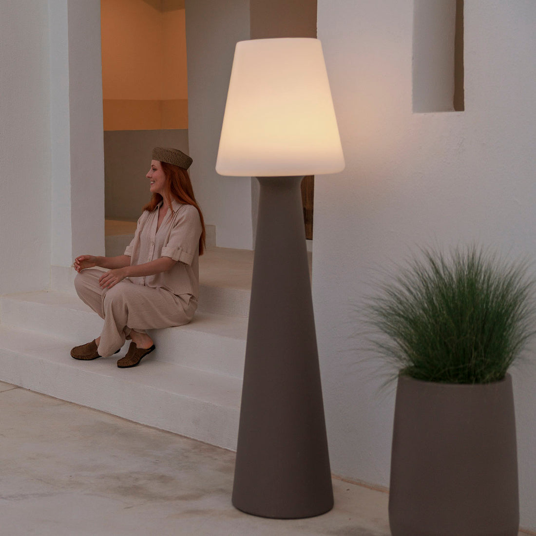 Lola 165 Pop cordless floor lamp