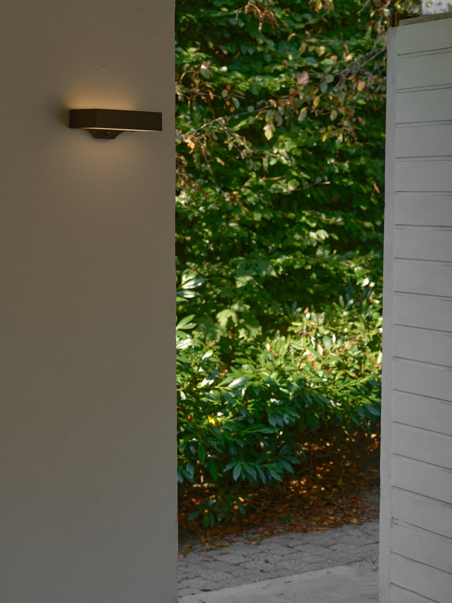 Applique extérieure LED Monay Square solaire noire, IP44