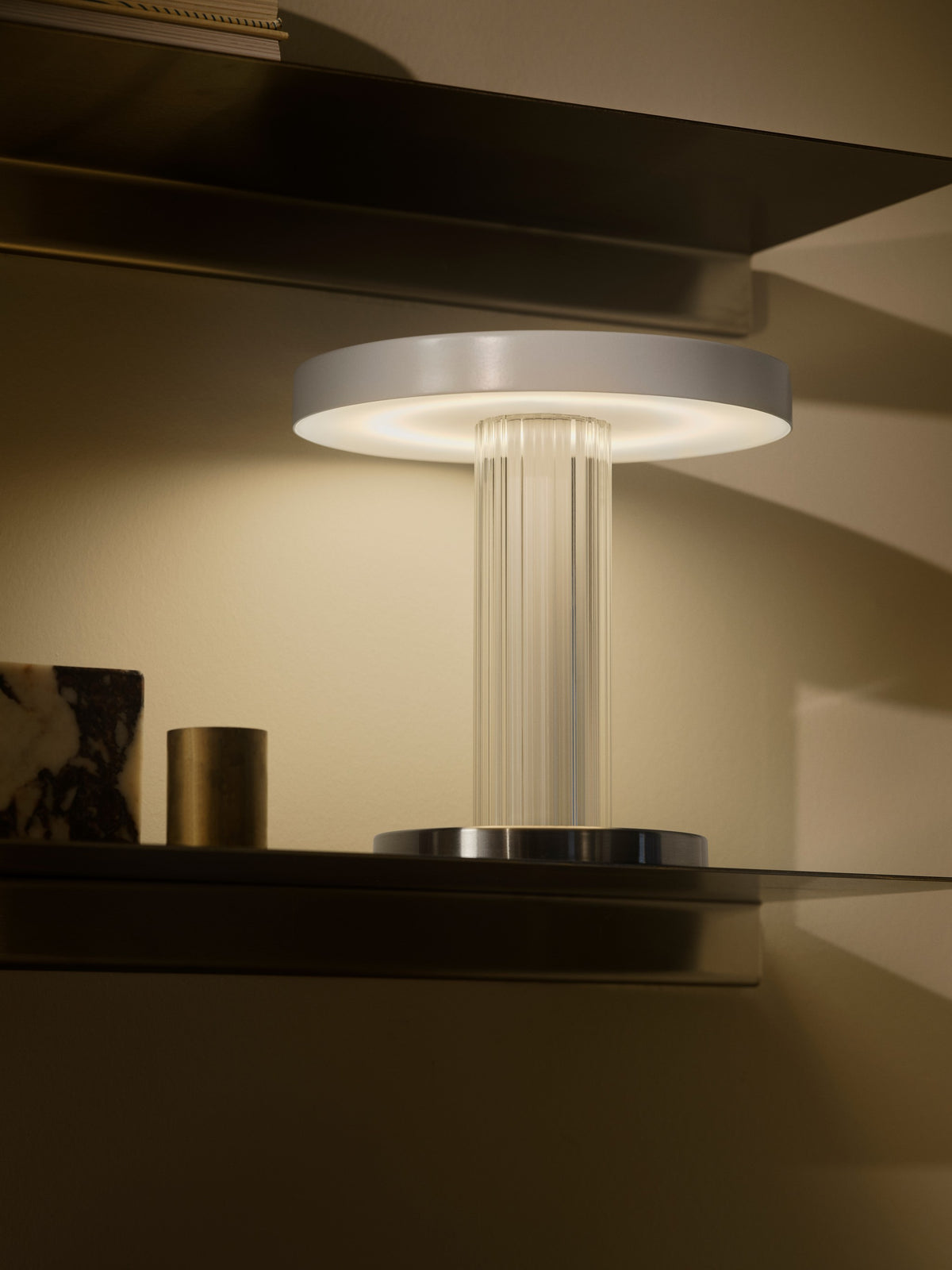 Lampe à poser LED Trezzi Portable blanche, verre