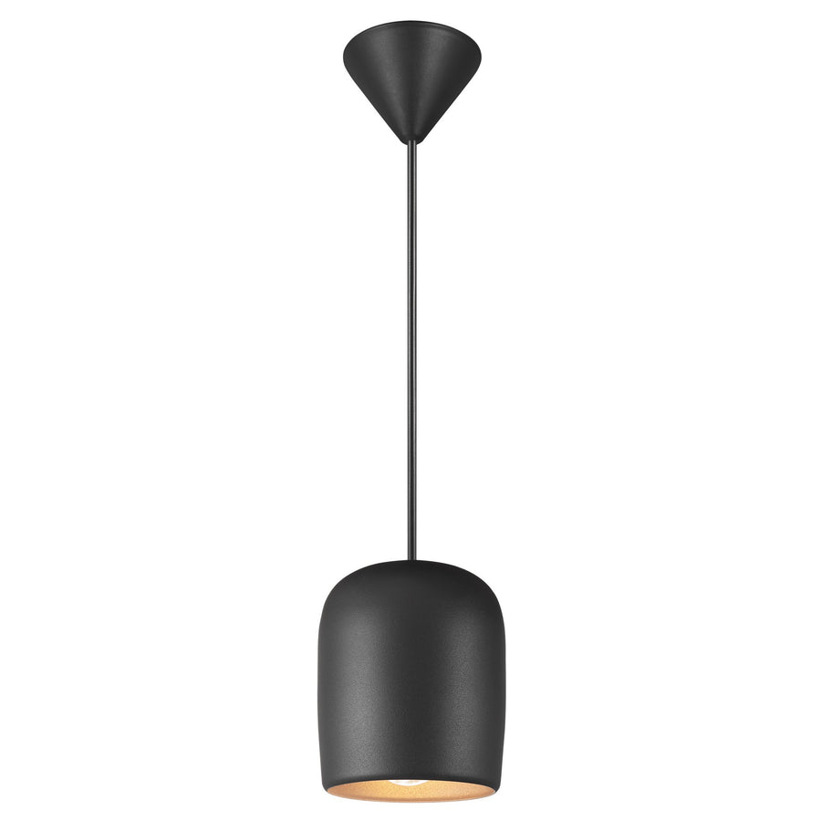 Suspension noire à abat-jour cylindrique, câble et rosace noirs, éclairage vers le bas.