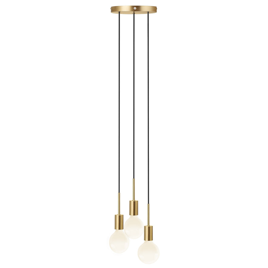 Version dorée équipée d'ampoules opalines blanches, trois suspensions fines sur fond blanc