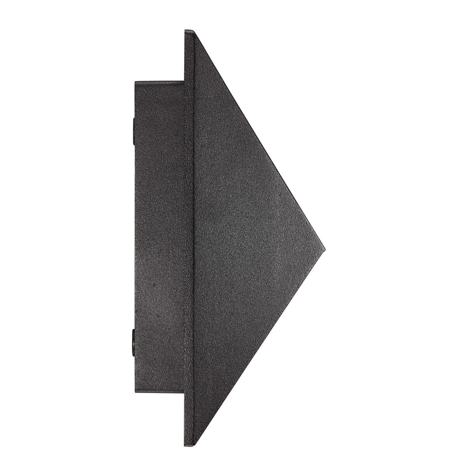 Profil latéral de l'applique extérieure sombre montrant sa forme triangulaire et sa fixation murale.