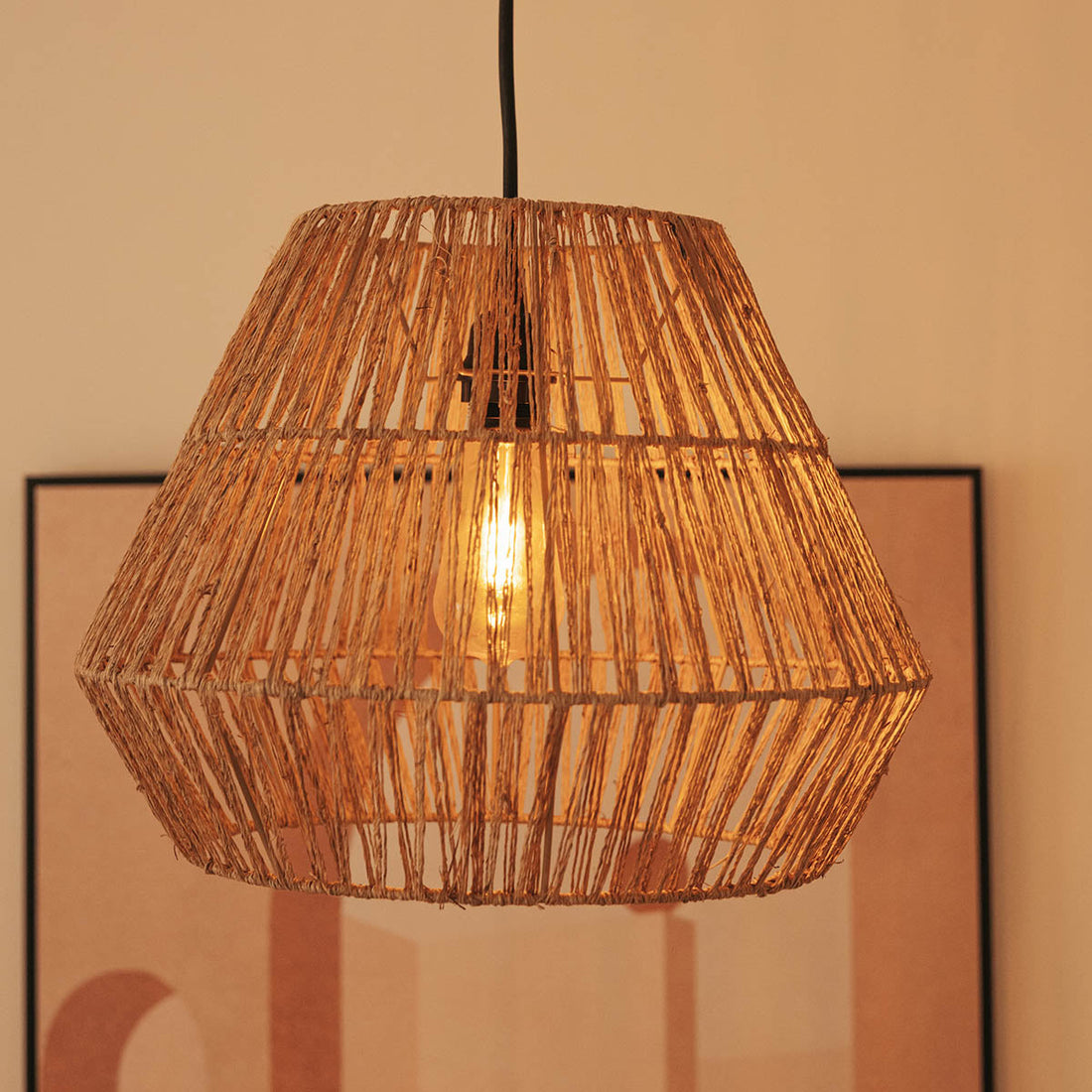 Sisine pendant light made of natural fibers