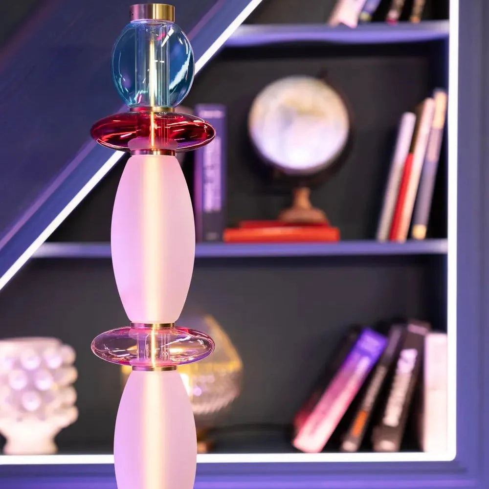 Lampadaire Léonor – Verre soufflé fin et design élégant doré