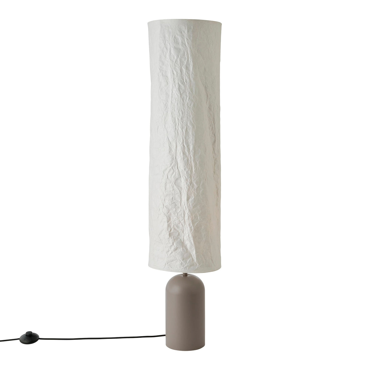 Autre vue du lampadaire sur fond blanc, abat-jour blanc et base marron.