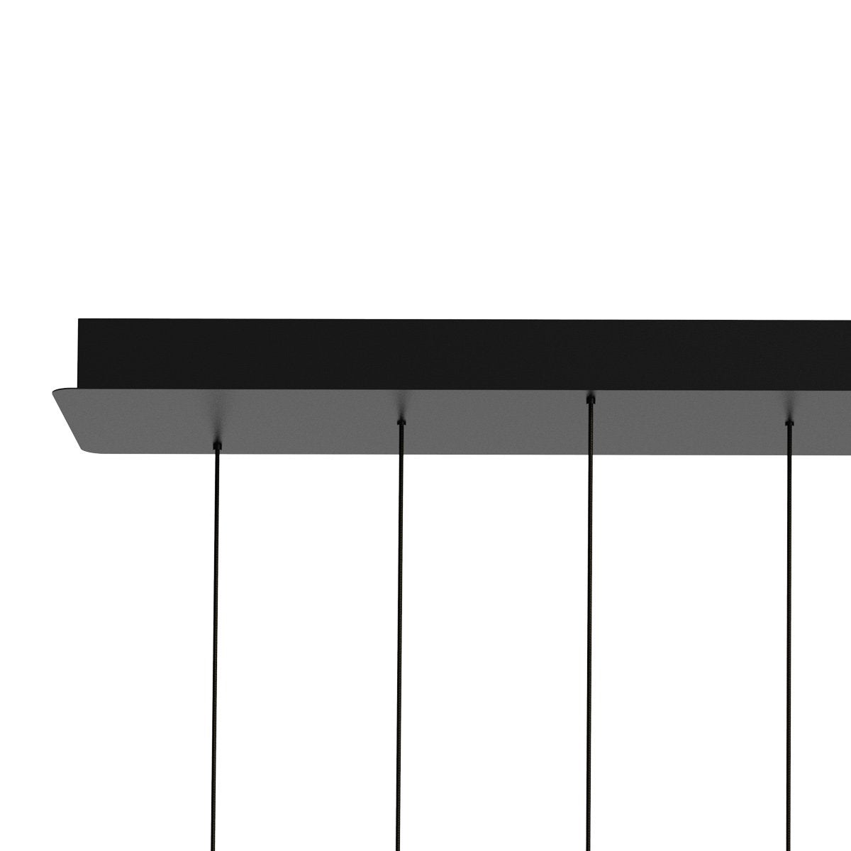 Plan rapproché de la platine rectangulaire noire et des câbles de suspension.