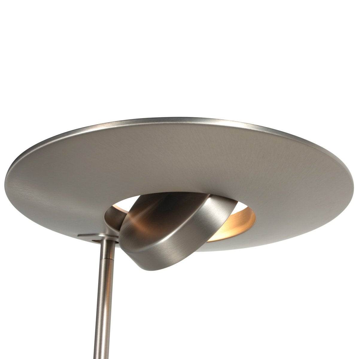 Gros plan sur le disque métallique brossé et la source lumineuse orientable.