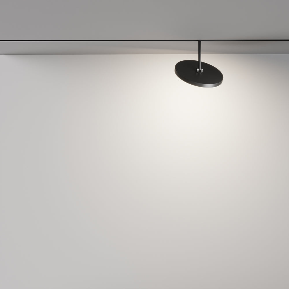 Vue de dessous montrant le halo lumineux projeté sur une surface plane