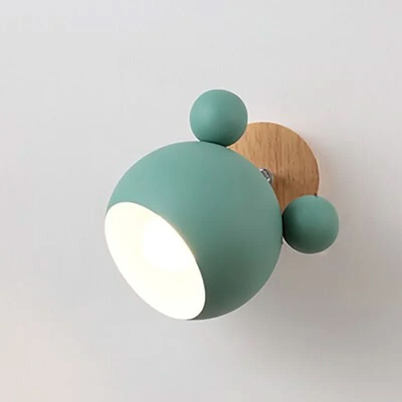 Applique verte présentée de face sur fond blanc, diffusant une lumière chaude