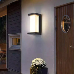 Square outdoor motion sensor wall light | Sensoria