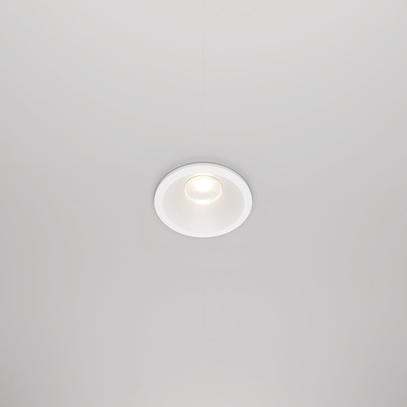 White spotlight zoom