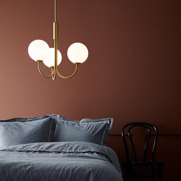 Lustre Ballon 3 lumières, laiton satiné et verre opale