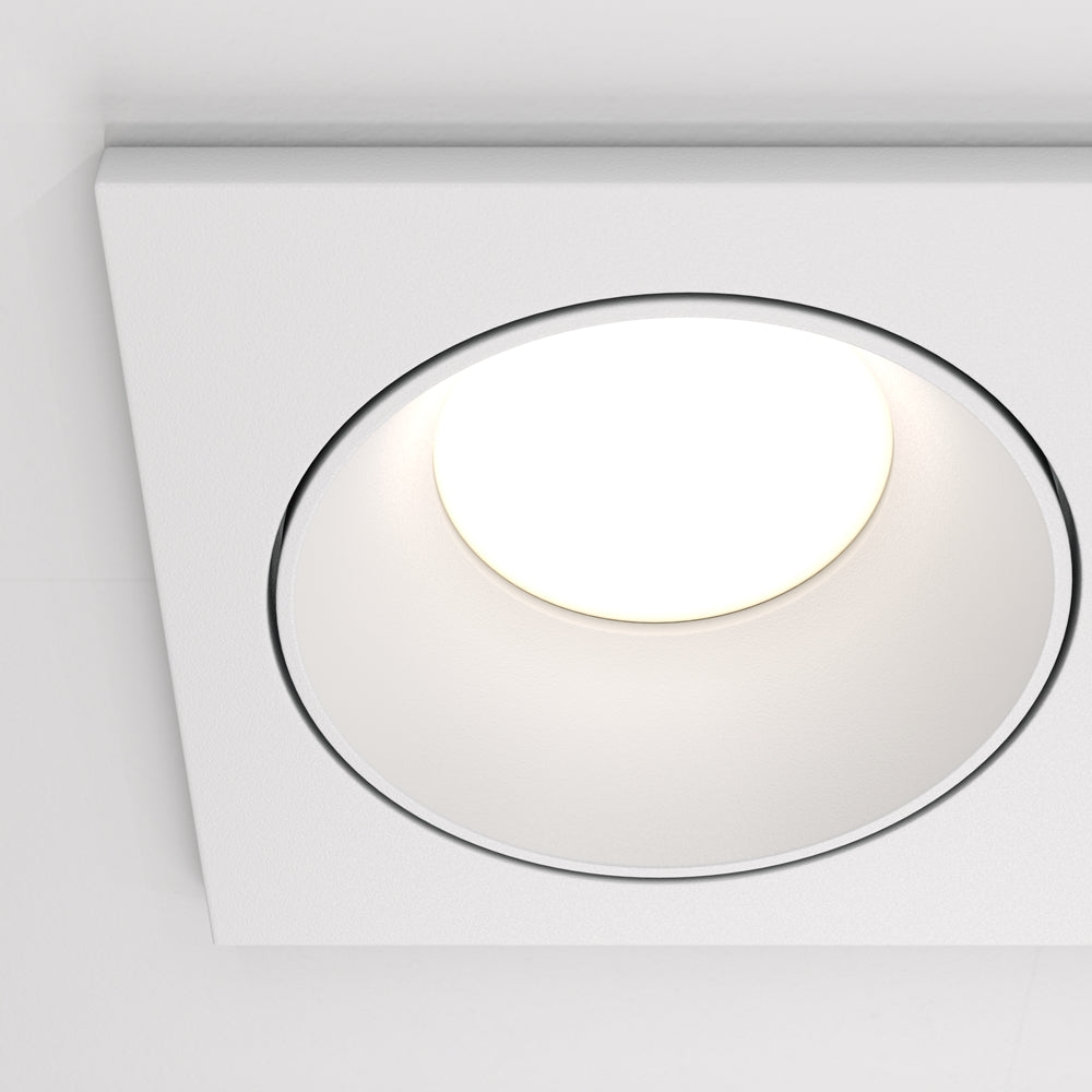 White spotlight zoom