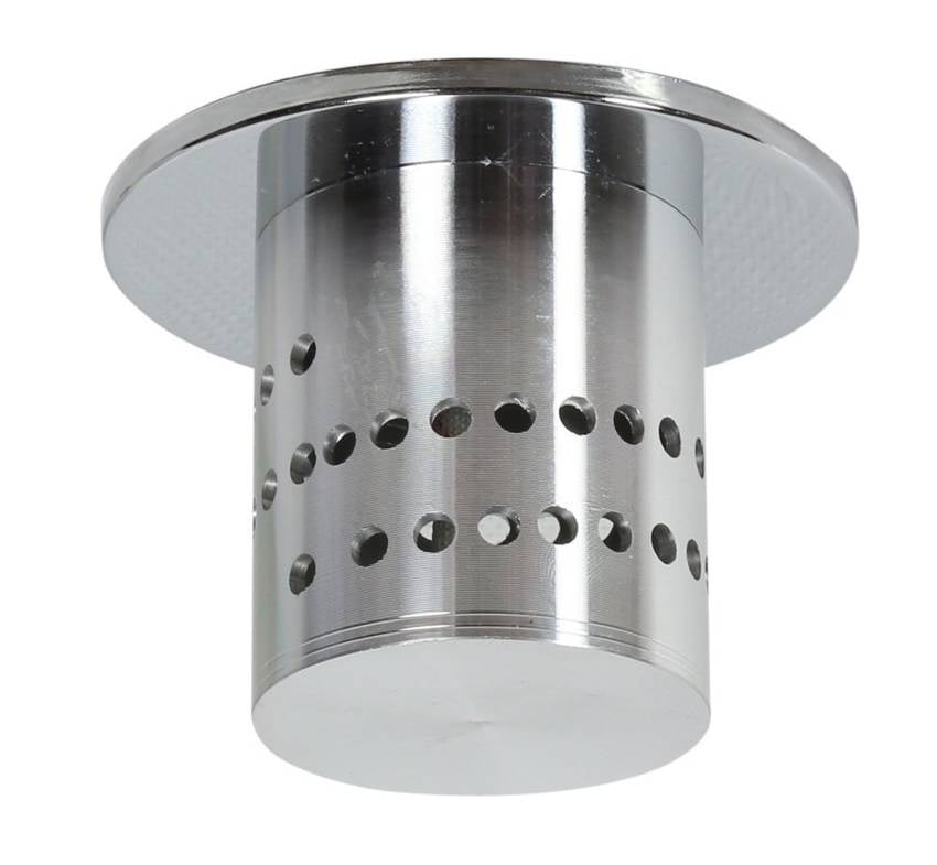 Détail du luminaire montrant la finition aluminium perforée et le bas du cylindre.