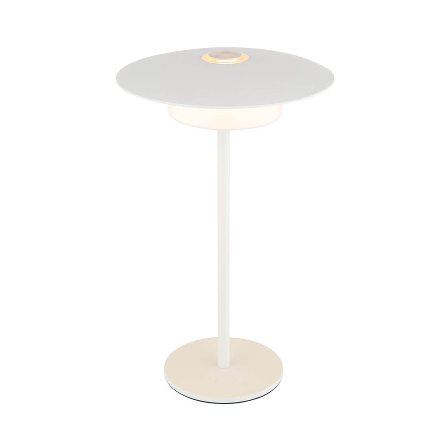 Lampe blanche mate de face sur fond blanc, abat-jour rond et socle plat.