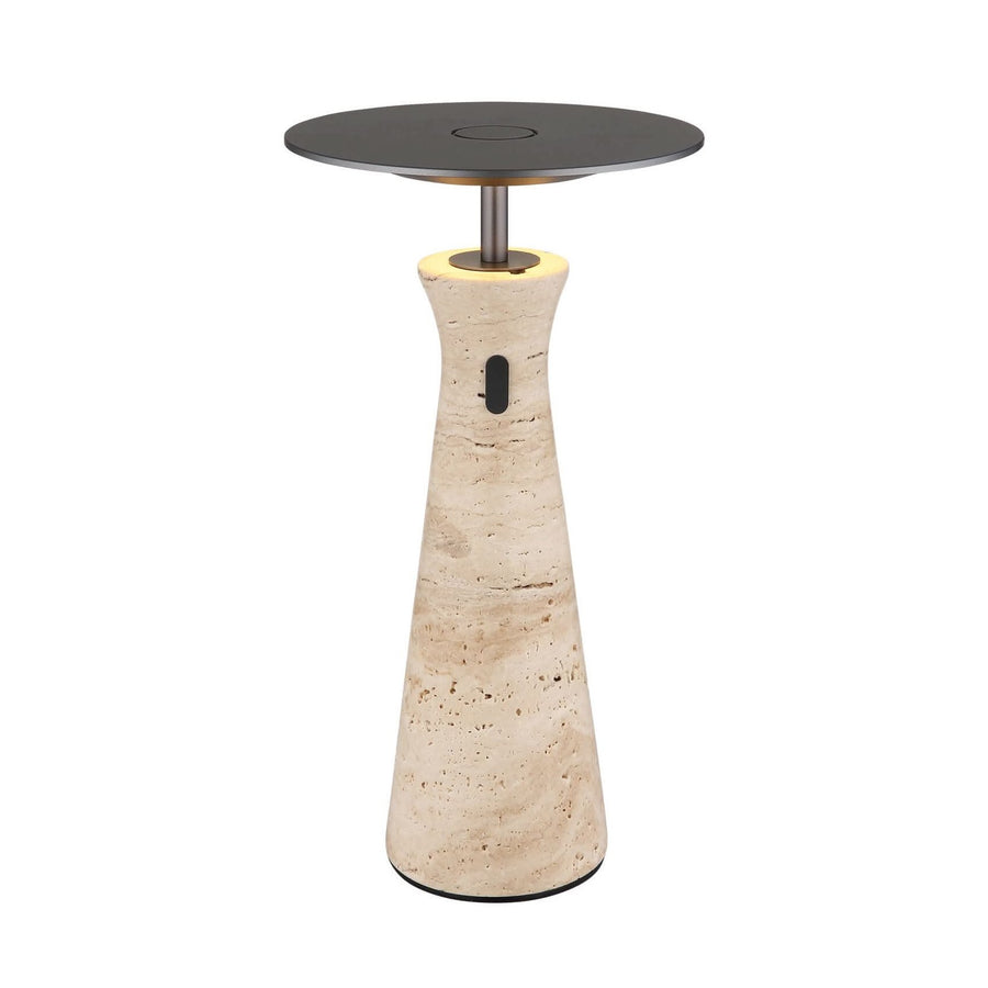 Lampe de face sur fond blanc, base en travertin et plateau rond.