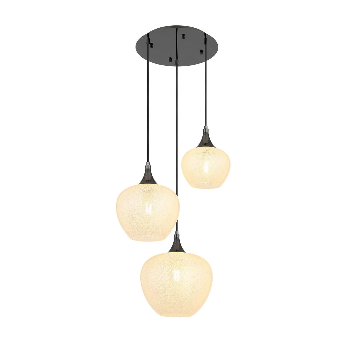 Suspension noire à trois globes en verre allumés, vue de face sur fond blanc