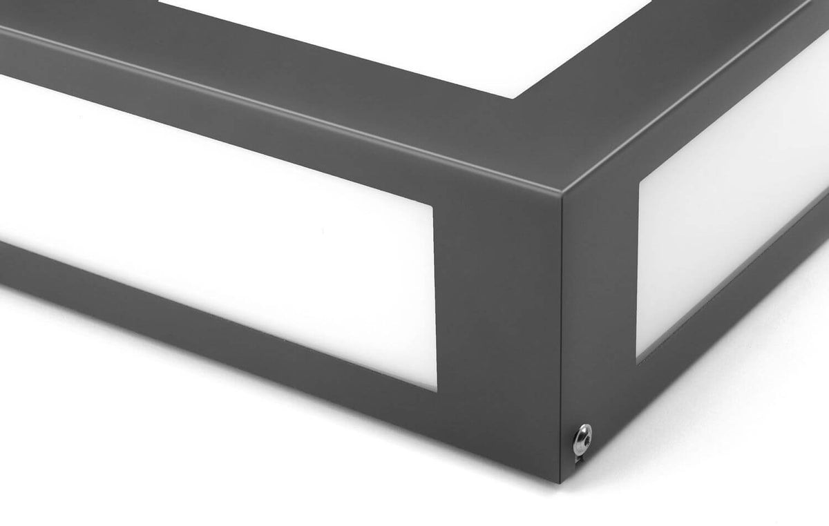 Détail du cadre anthracite, vis de fixation et coin de l'applique