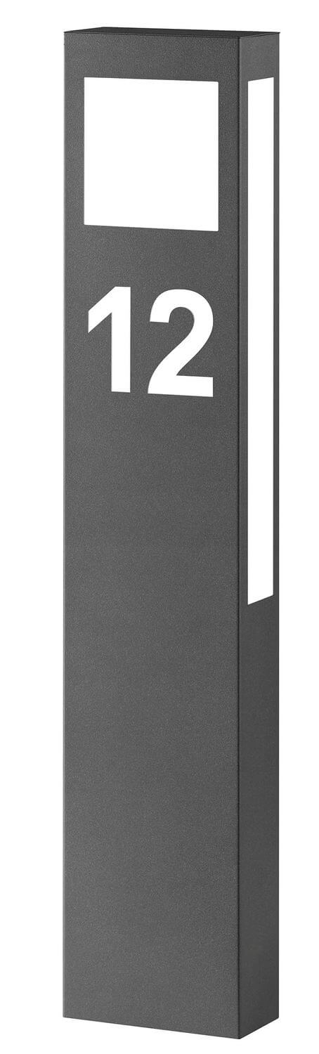 Vue en angle du luminaire avec fenêtre lumineuse latérale blanche et numéro 12 sur façade.