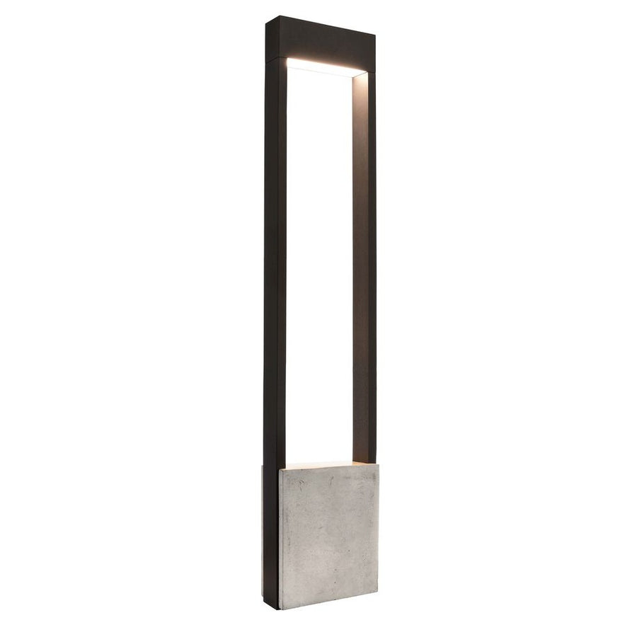 Lampadaire extérieur de face, cadre rectangulaire sombre sur socle en béton gris