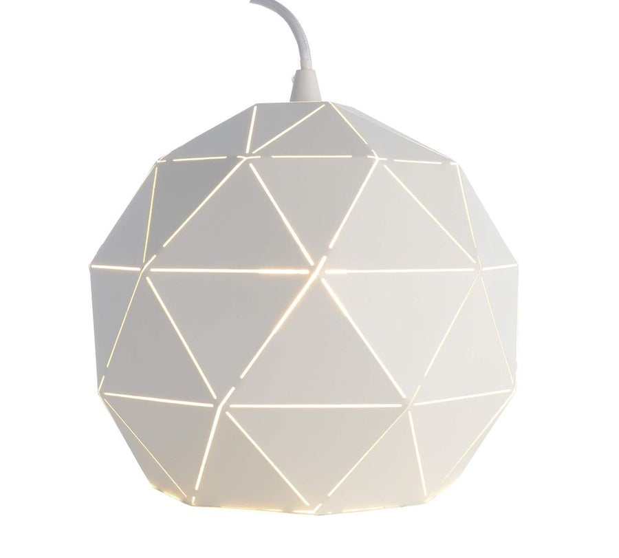 Détail de l'abat-jour allumé avec lignes lumineuses entre facettes
