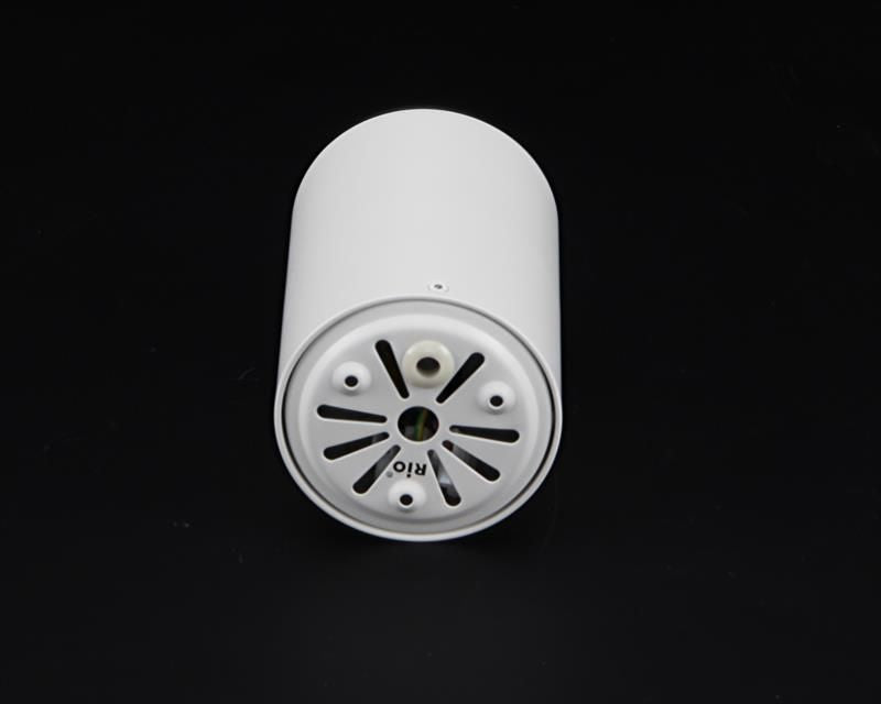 Dos du luminaire blanc montrant le logement de connexion et les fixations.