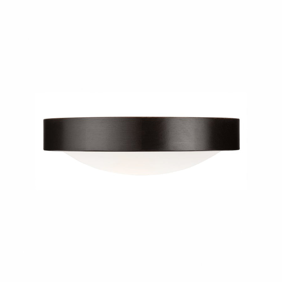 Vue de profil du plafonnier rond, cerclage sombre et diffuseur en verre bombé.