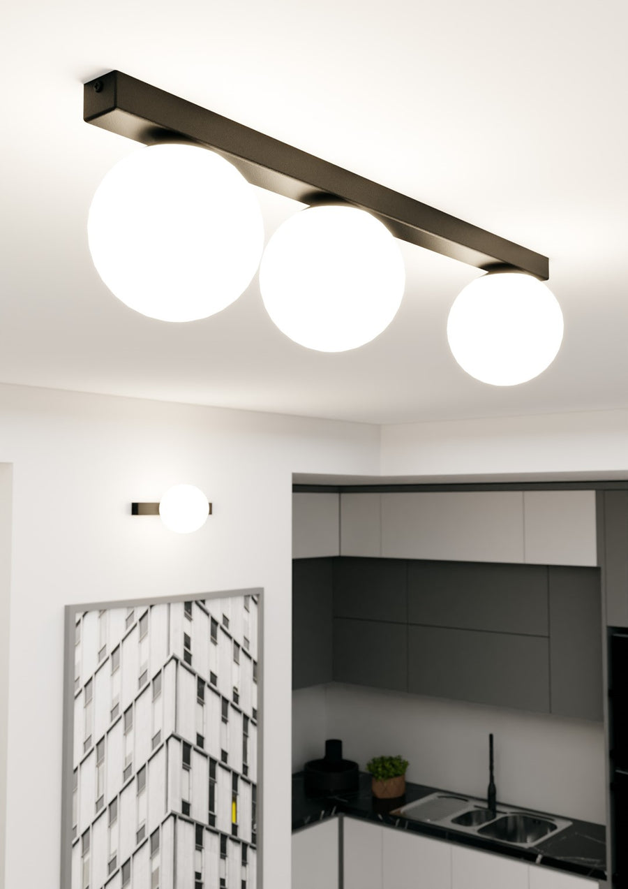 Plafonnier installé au plafond au-dessus d'une cuisine moderne