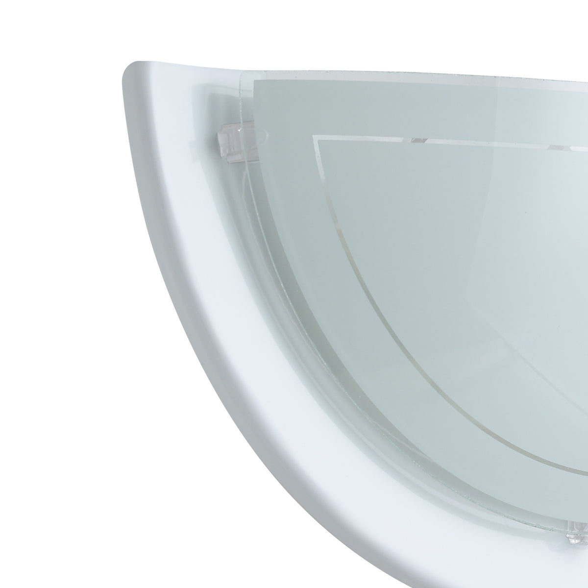 Gros plan sur l'angle du verre et les fixations clipsées