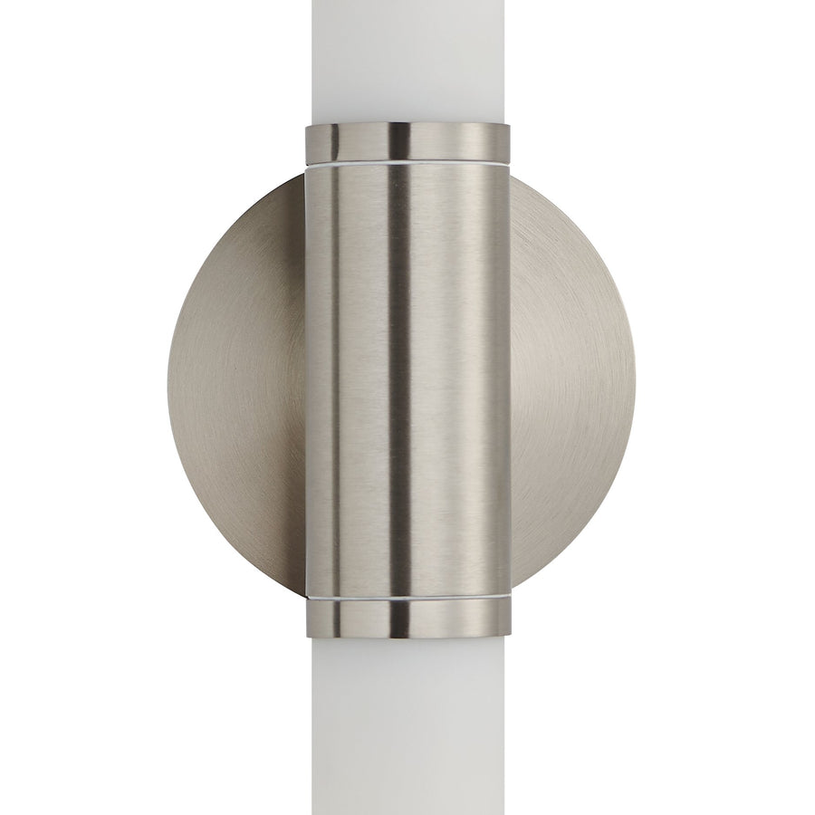 Gros plan sur la platine ronde et le collier cylindrique en nickel brossé