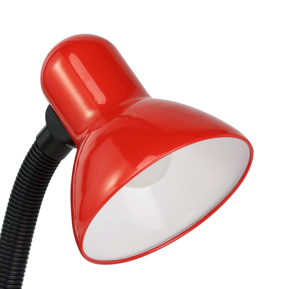 Gros plan sur l'abat-jour rouge laqué et son intérieur blanc réfléchissant.
