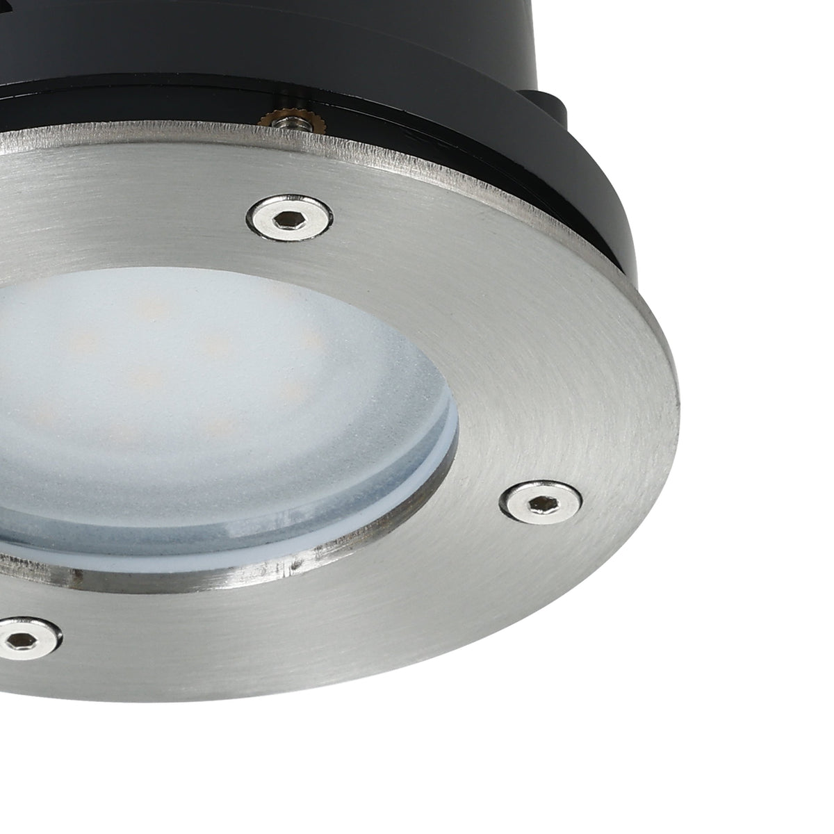 Détail rapproché de la finition inox brossé, du joint et des vis