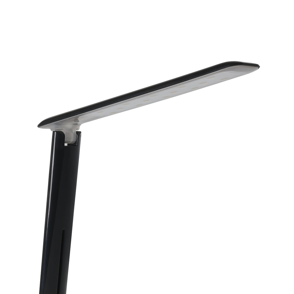 Gros plan sur la tête plate, capot noir et reflets des LED allumées