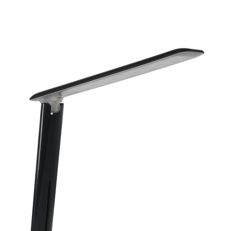 Gros plan sur la tête plate, capot noir et reflets des LED allumées
