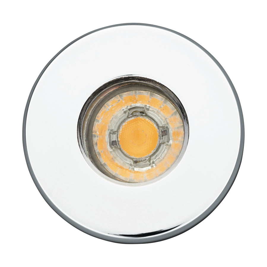 Vue rapprochée de l'ampoule LED allumée, halo jaune au centre du réflecteur
