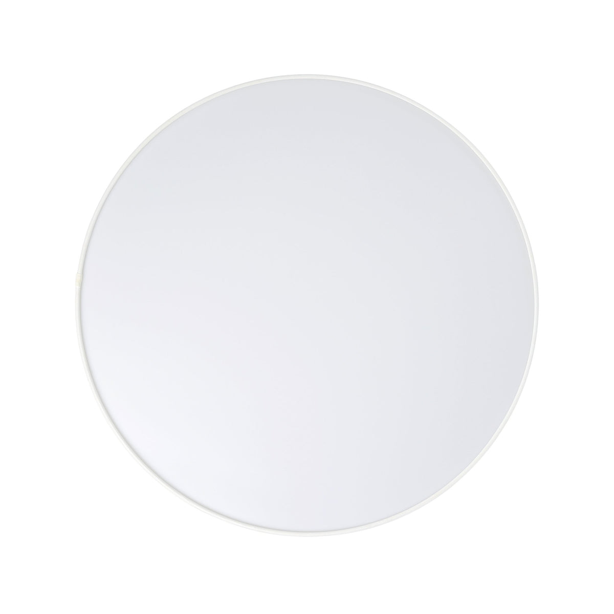 Vue de dessous du diffuseur circulaire blanc, surface lisse et uniforme du luminaire.
