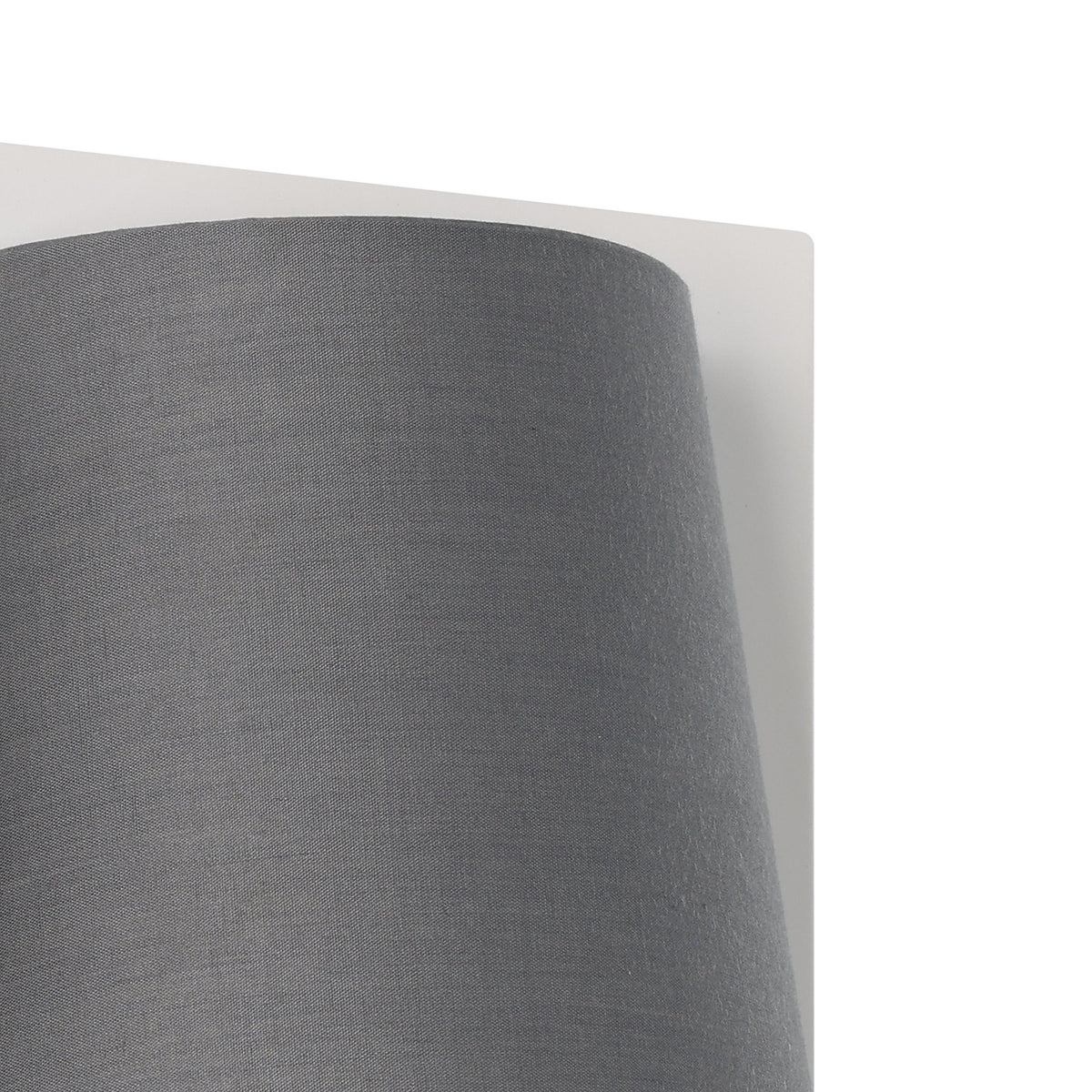 Gros plan sur la texture du tissu gris tendu de l'abat-jour