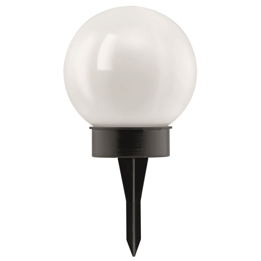 Luminaire extérieur à piquer, boule blanche sur socle noir, piquet et fond blanc, vu de face.