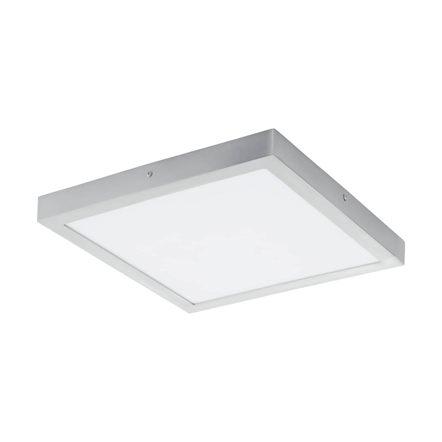 Plafonnier carré argenté vu de dessous, large diffuseur blanc dépoli uniforme