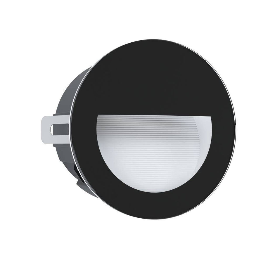 Vue de face et de profil d'un luminaire mural rond noir à diffuseur blanc strié.