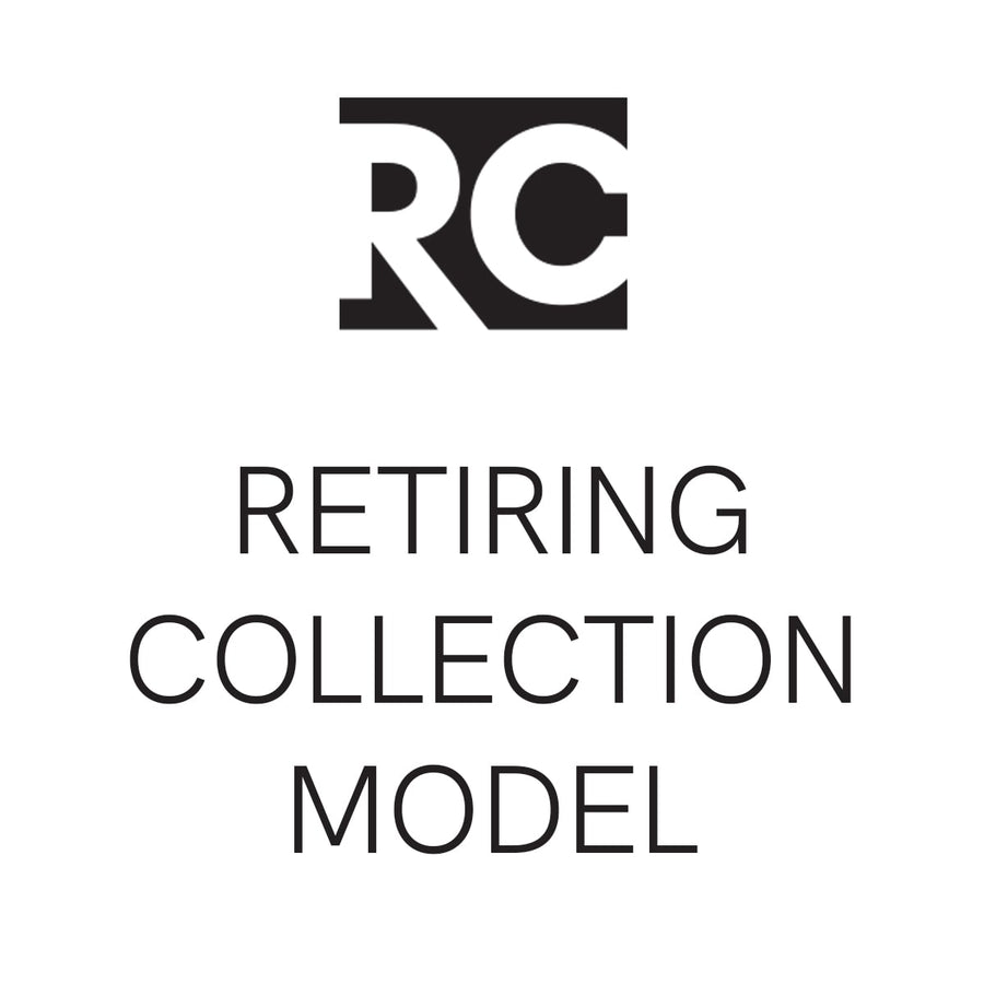 Logo graphique RC accompagné du texte Retiring Collection Model sur fond blanc